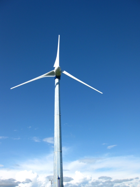 kleine horizontale Windenergieanlage, 10kW Nennleistung, Landhof, Gittermast